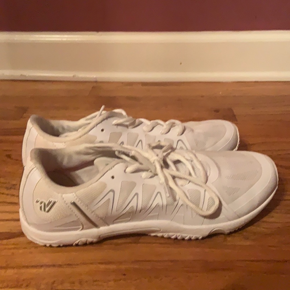 Varsity Women’s cheer shoes. Size 10. White. Good condition